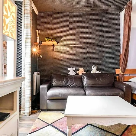 Studio With Home Cinema@Paris Chatelet-3