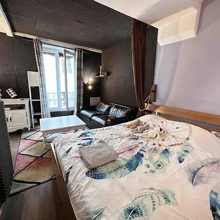 Studio With Home Cinema@Paris Chatelet-2